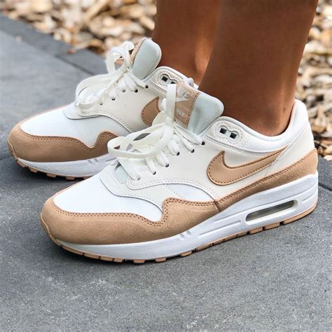 Beige Nike Air online 